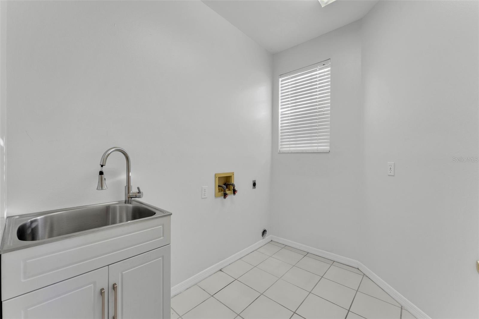 Image 31 of 41 For 3133 Stonewater Drive 3133