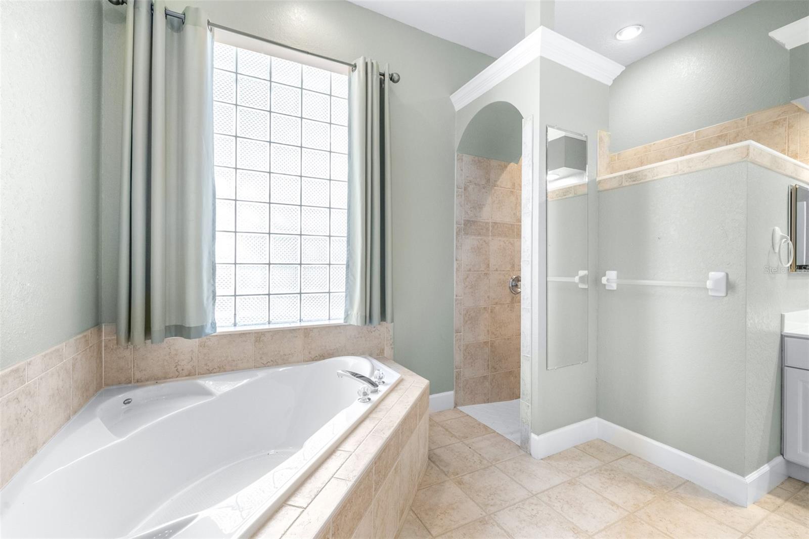 Image 18 of 34 For 2636 Huntington Hills Drive