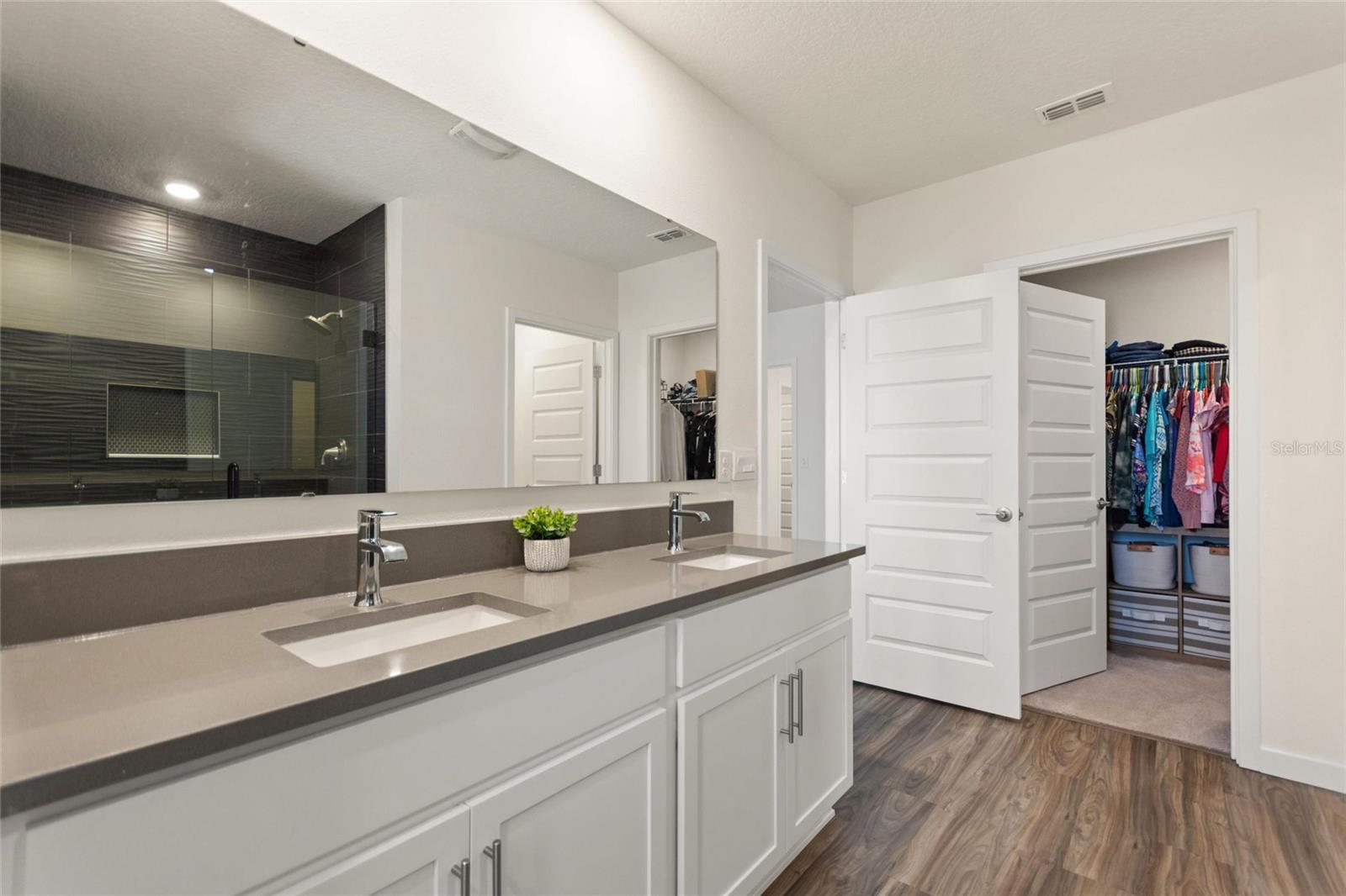 Image 35 of 54 For 421 Chayne Place