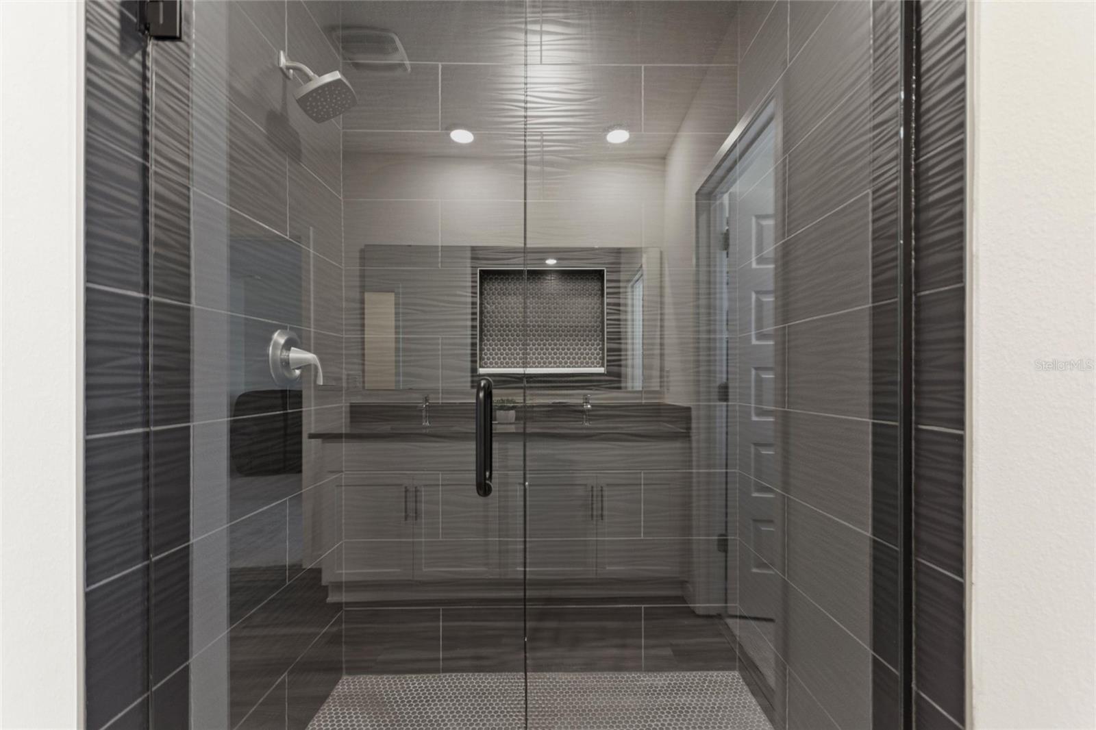 Image 36 of 54 For 421 Chayne Place