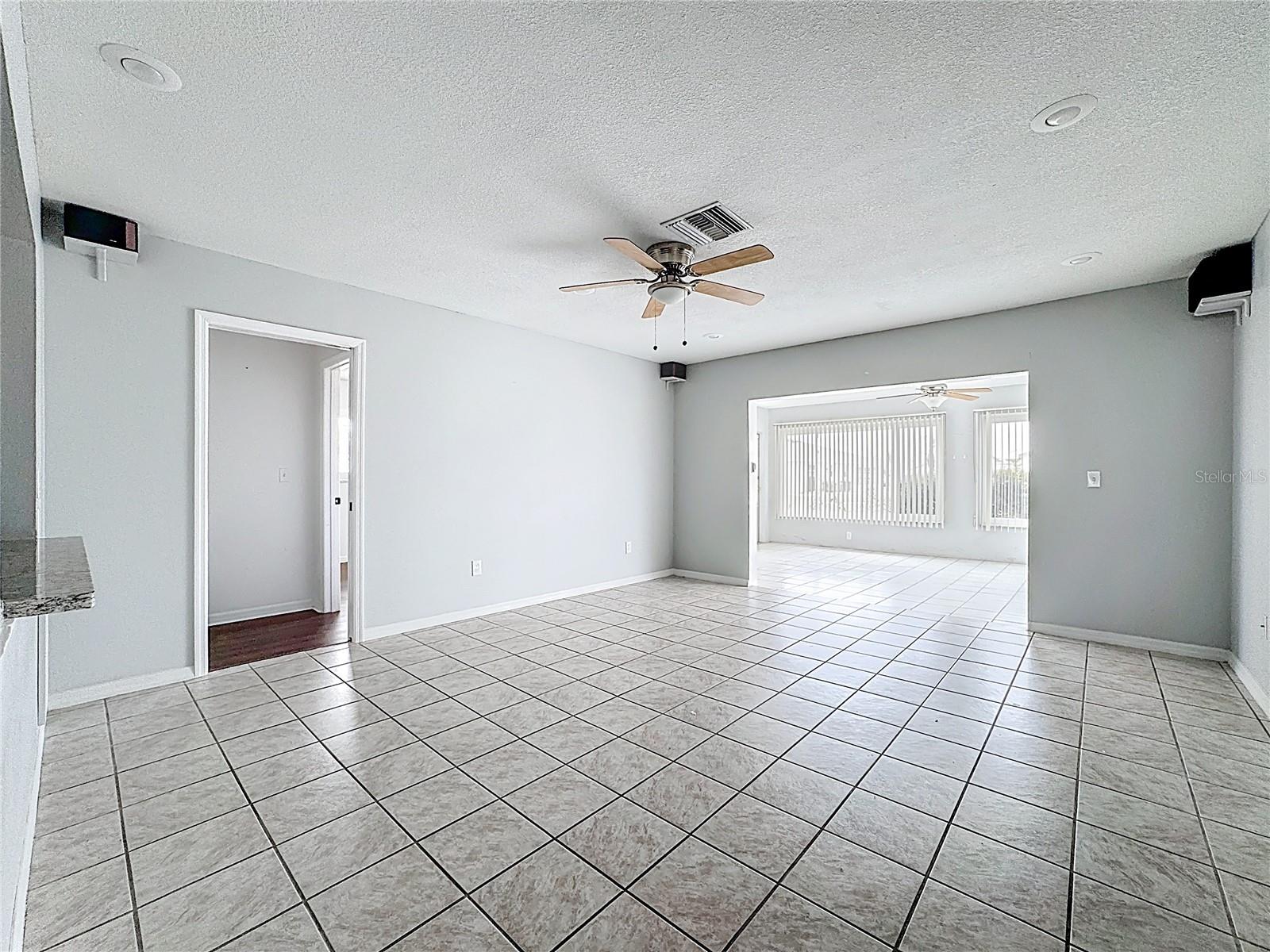 Image 13 of 37 For 1618 Bentwood Drive