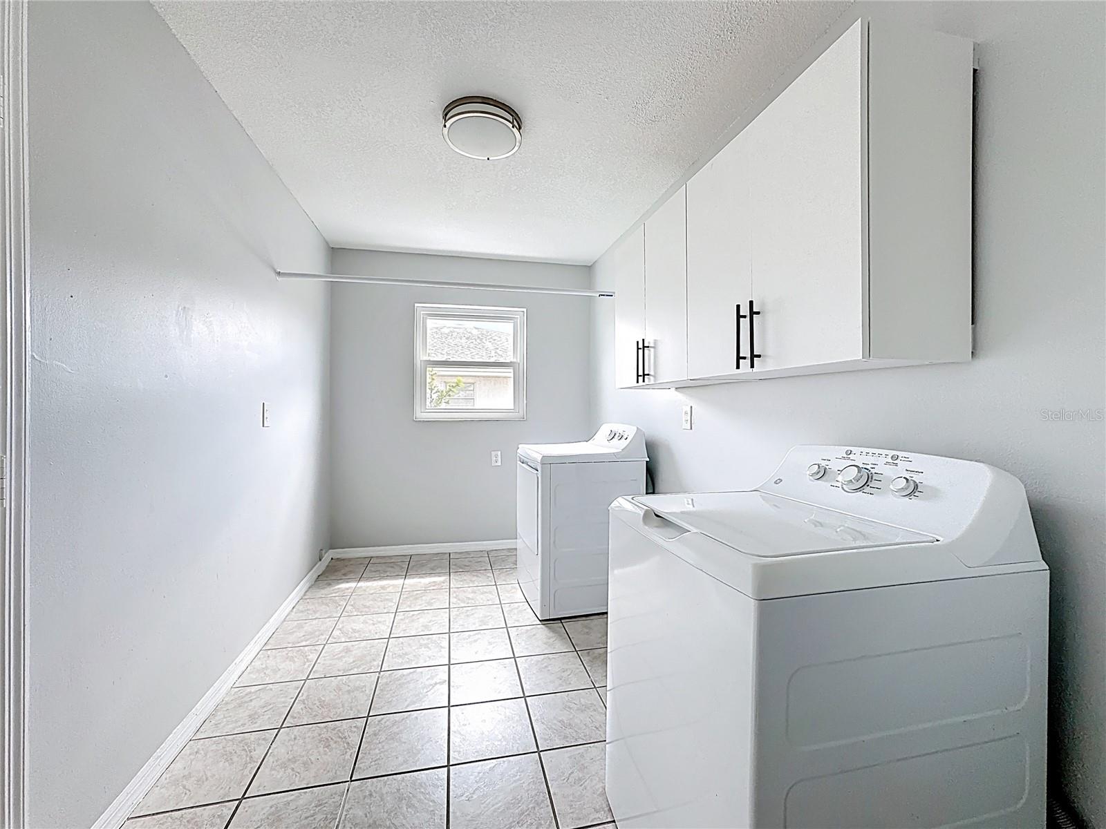 Image 27 of 37 For 1618 Bentwood Drive