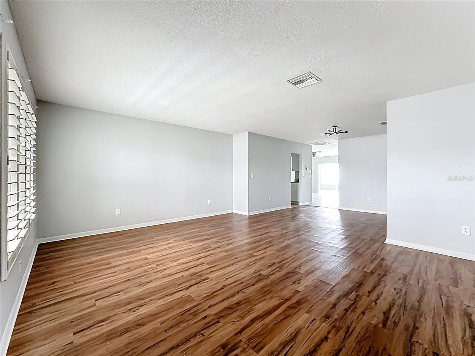 Image 3 of 37 For 1618 Bentwood Drive