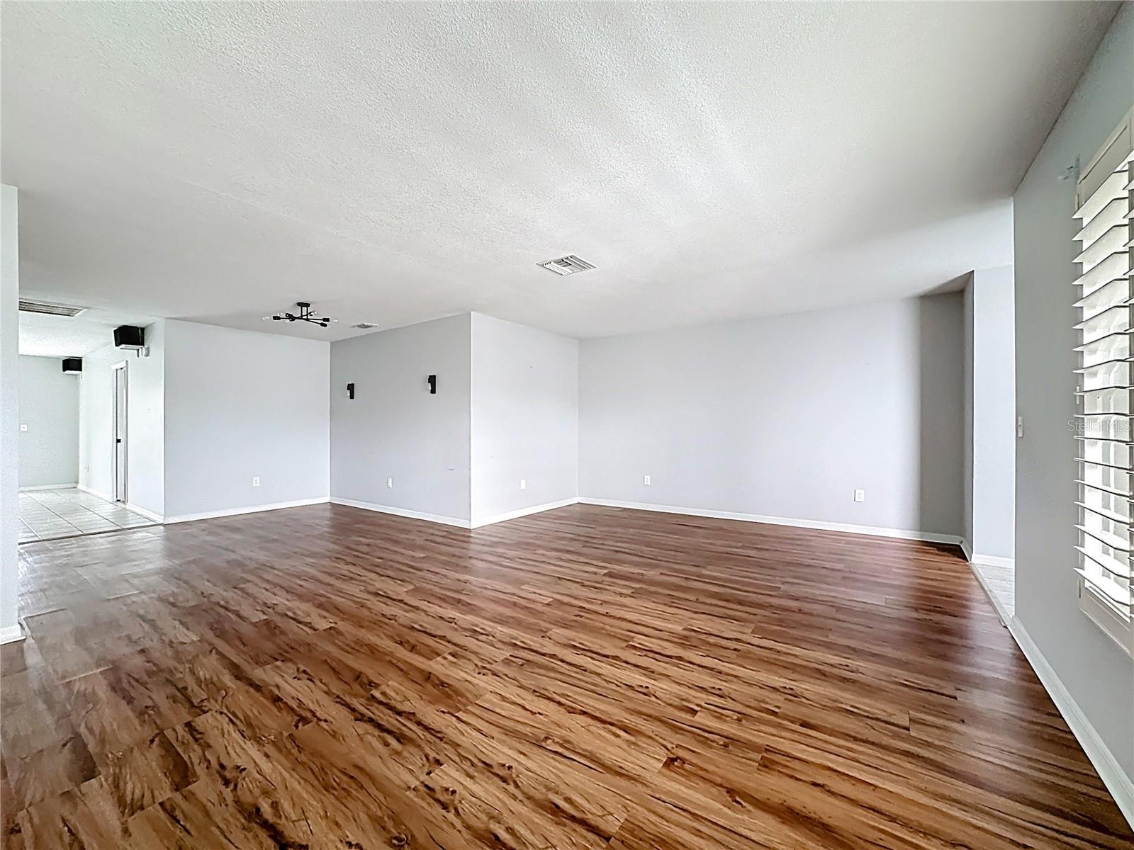 Image 4 of 37 For 1618 Bentwood Drive