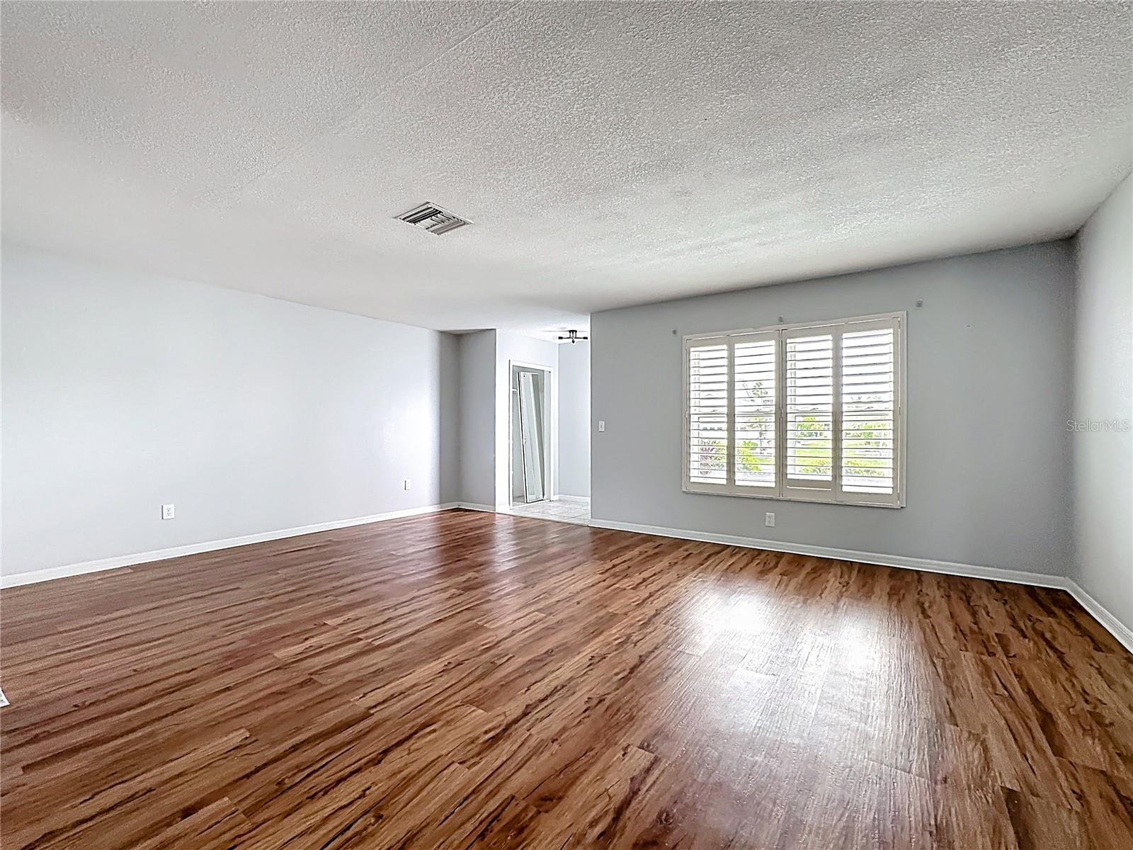 Image 5 of 37 For 1618 Bentwood Drive