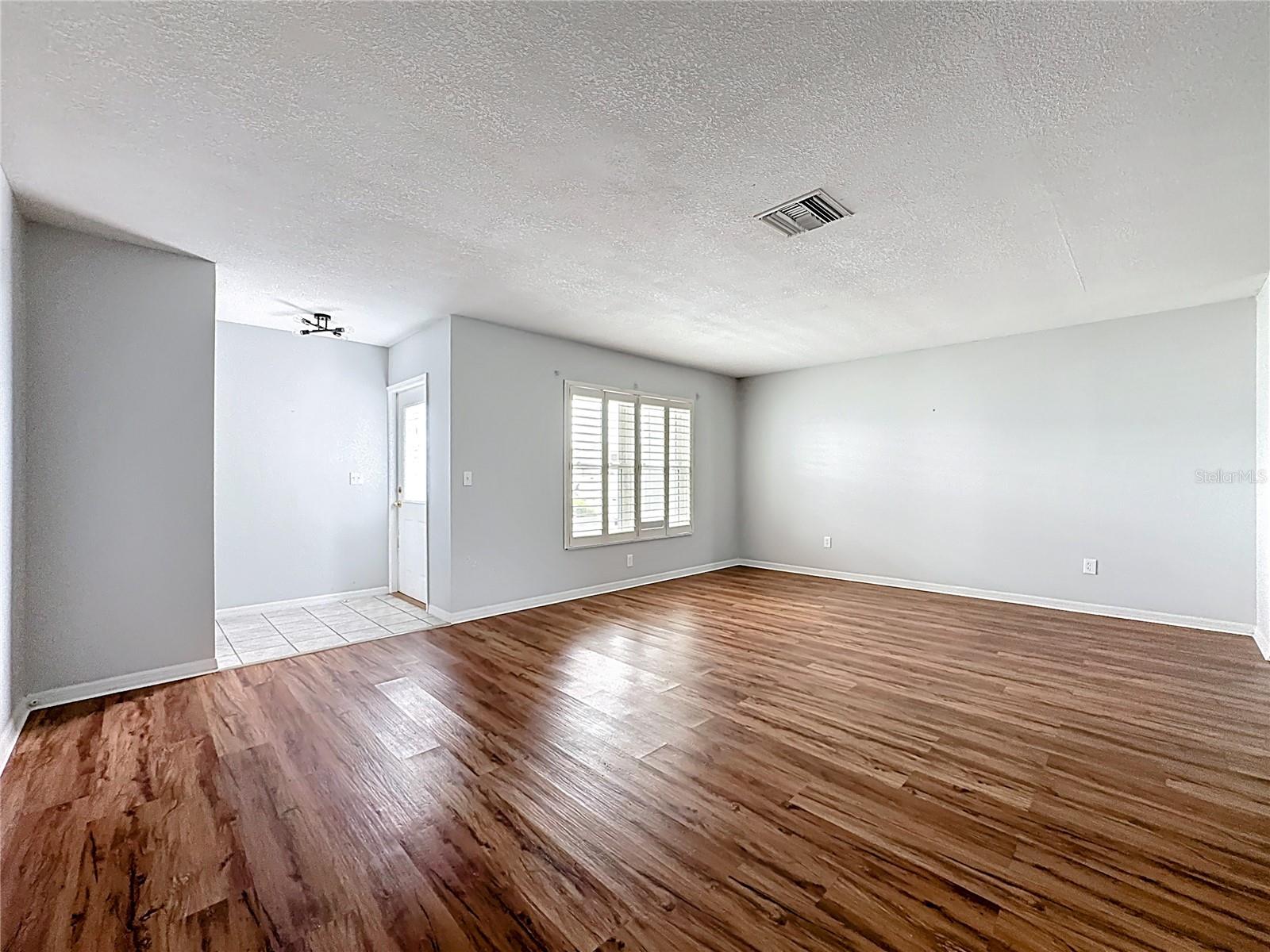 Image 6 of 37 For 1618 Bentwood Drive