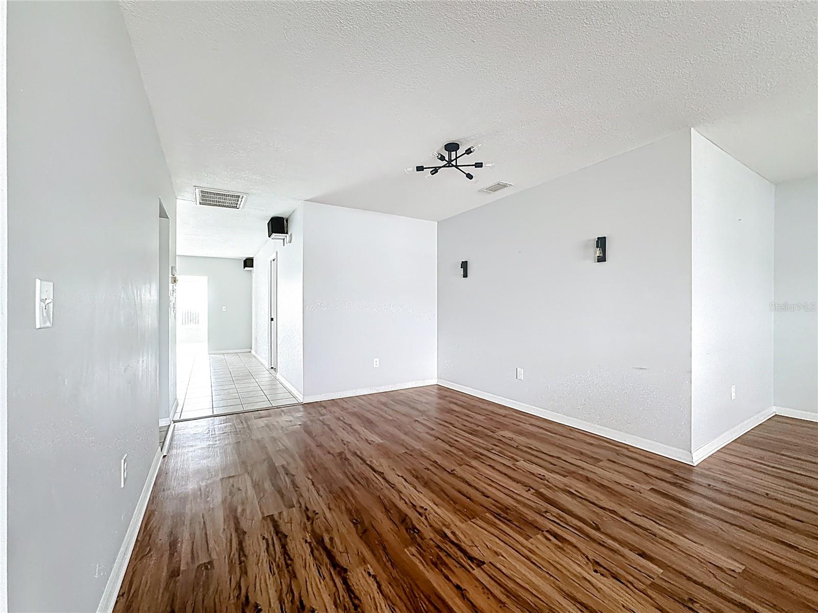 Image 7 of 37 For 1618 Bentwood Drive