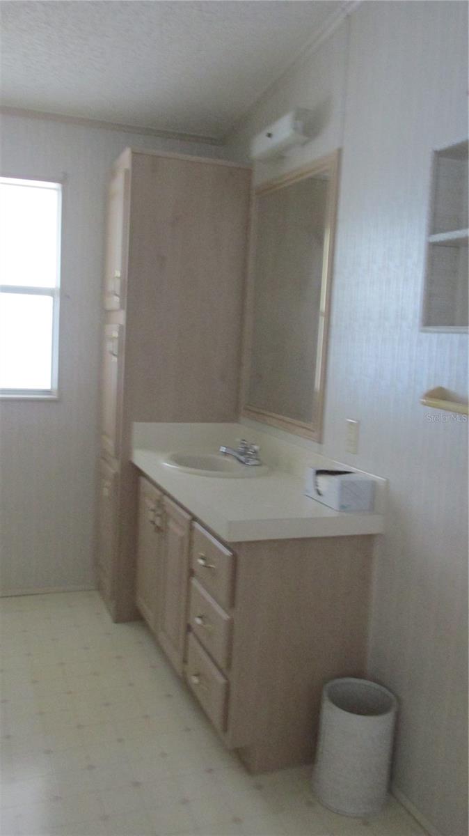 Image 18 of 27 For 192 Dartmouth Drive