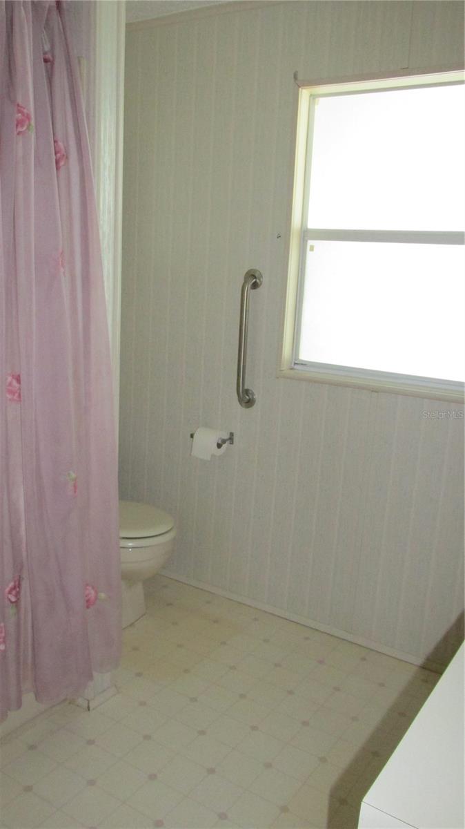 Image 20 of 27 For 192 Dartmouth Drive