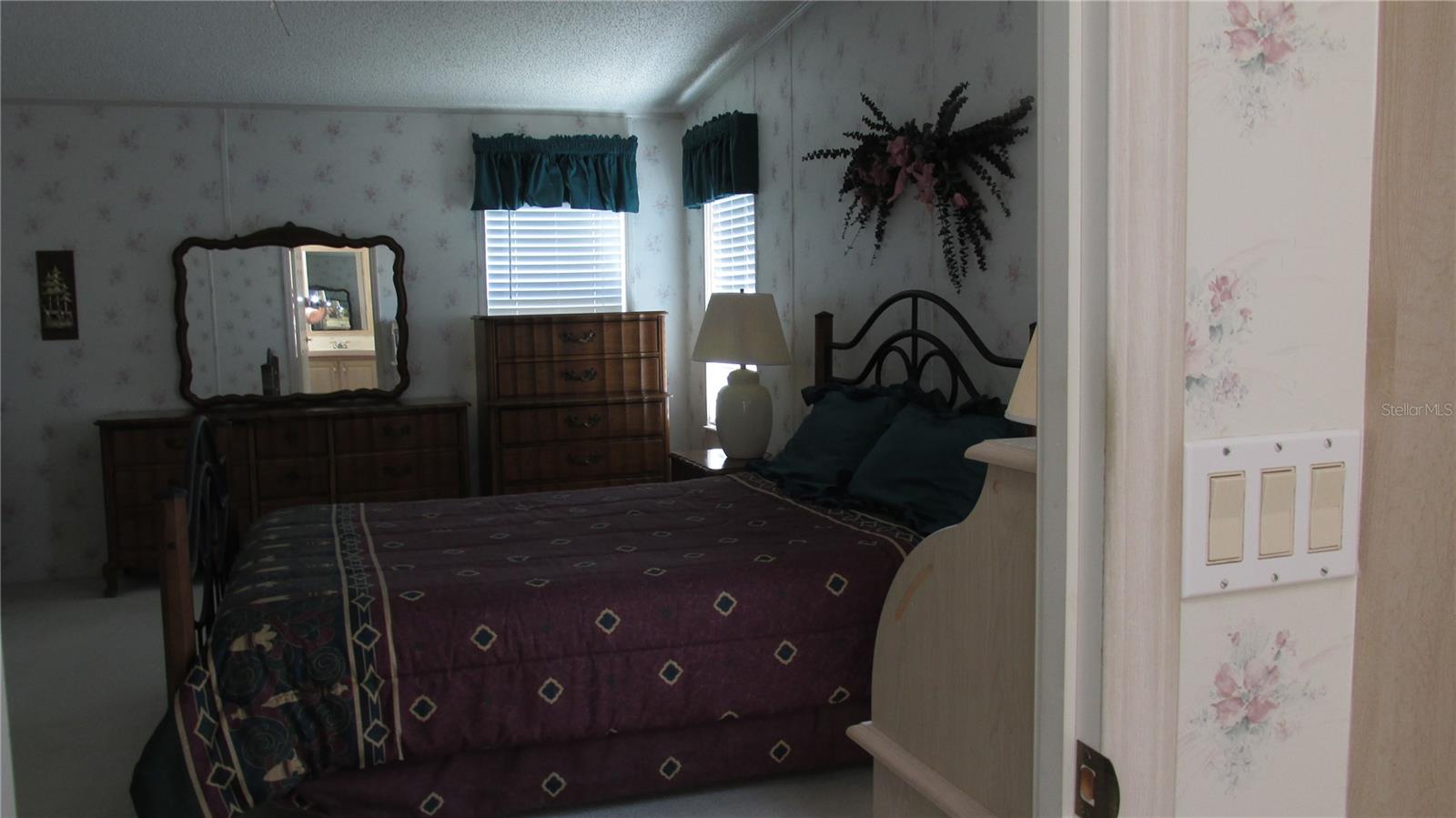 Image 22 of 27 For 192 Dartmouth Drive