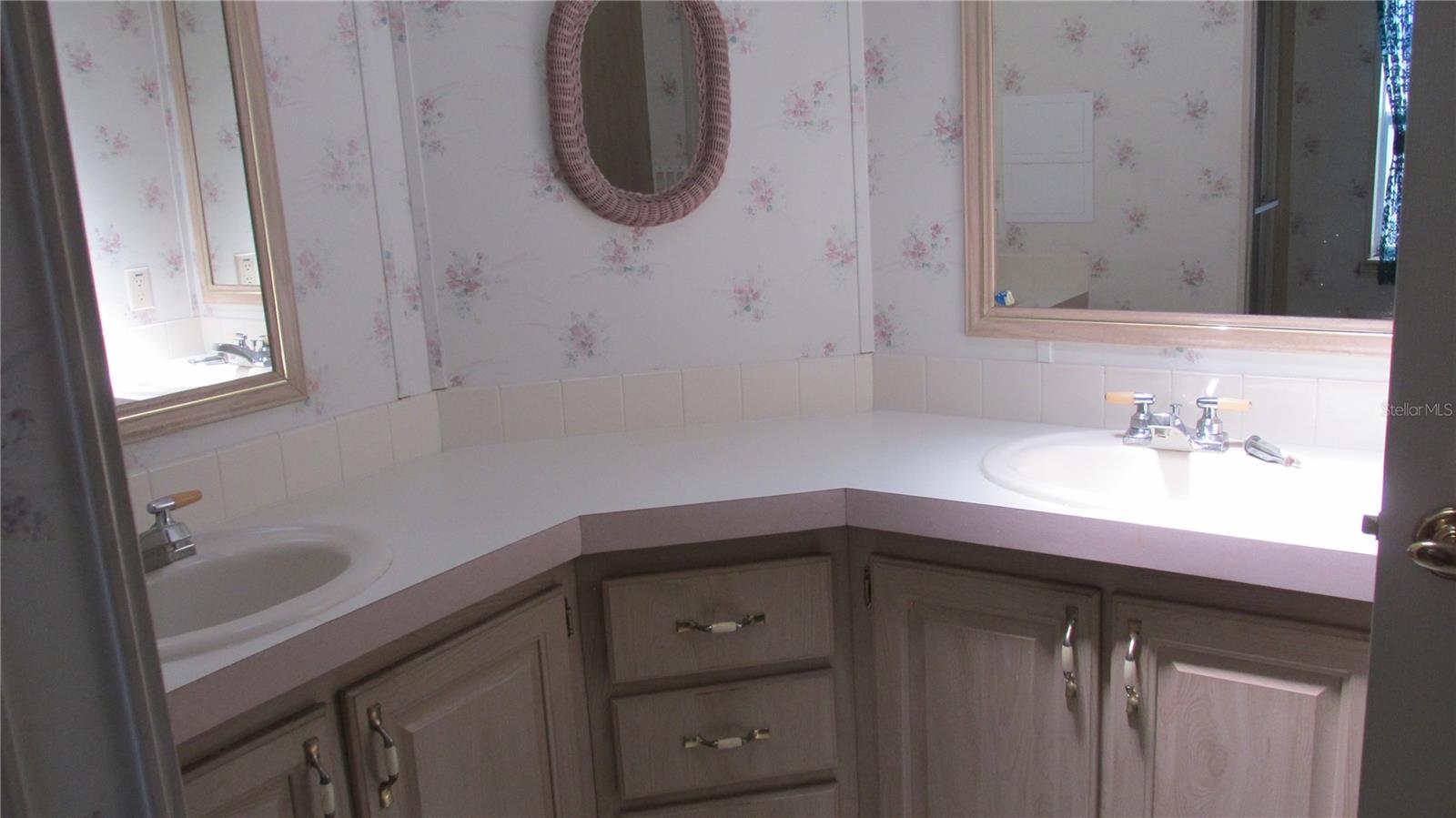 Image 23 of 27 For 192 Dartmouth Drive