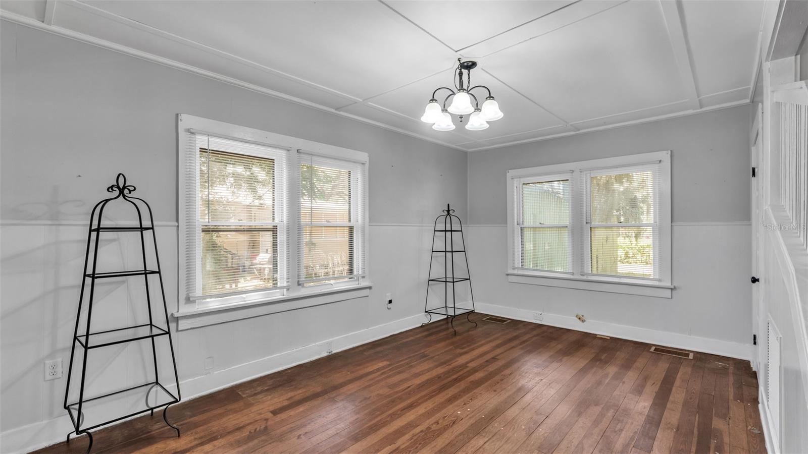 Image 12 of 39 For 355 Broadway Avenue