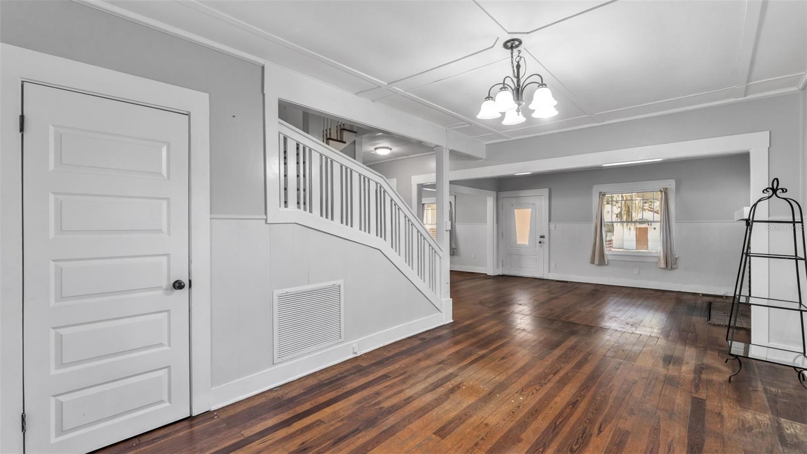 Image 13 of 39 For 355 Broadway Avenue