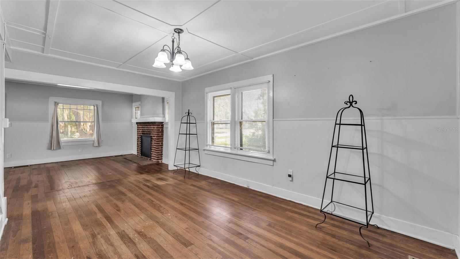 Image 14 of 39 For 355 Broadway Avenue