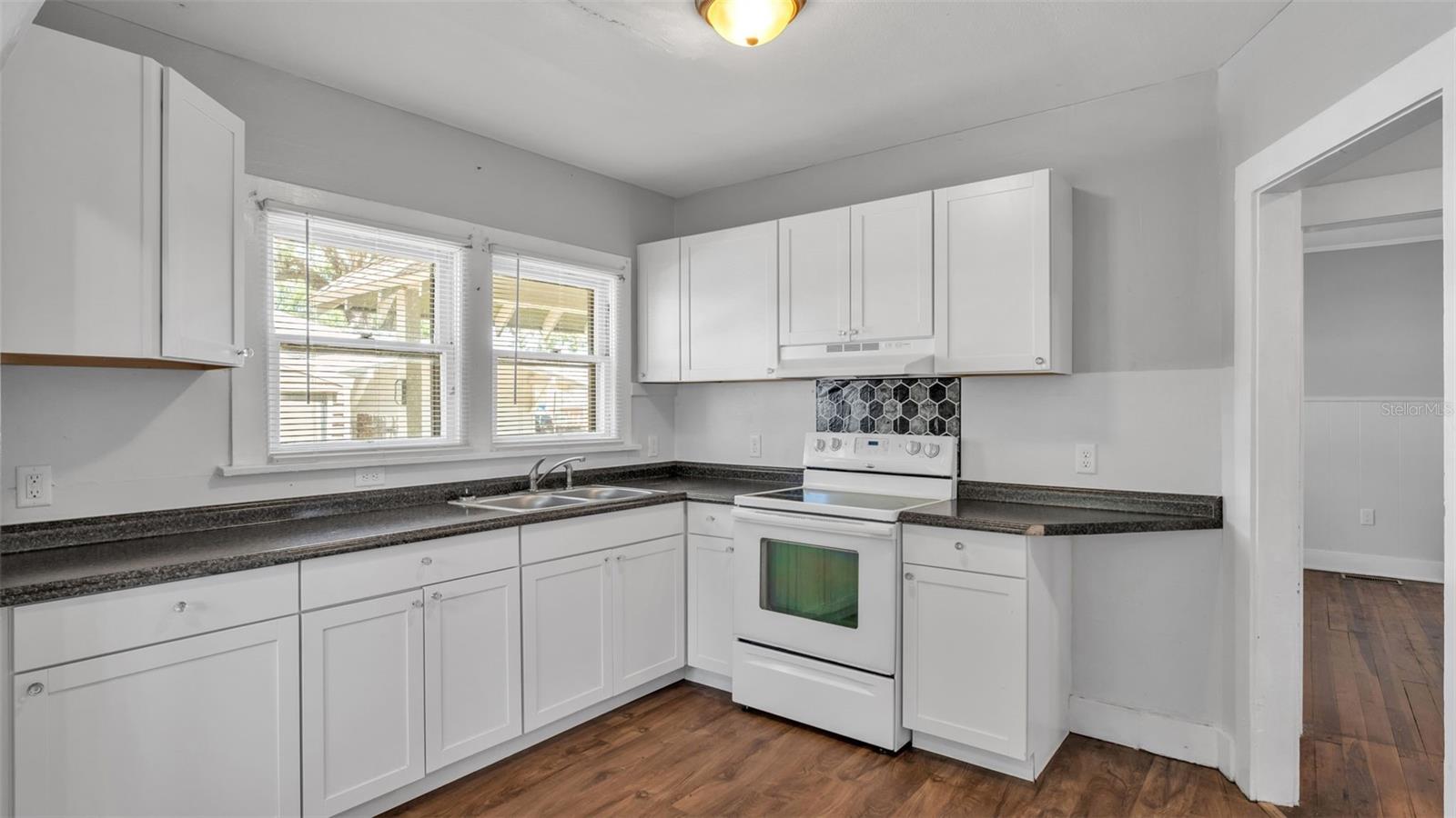 Image 17 of 39 For 355 Broadway Avenue