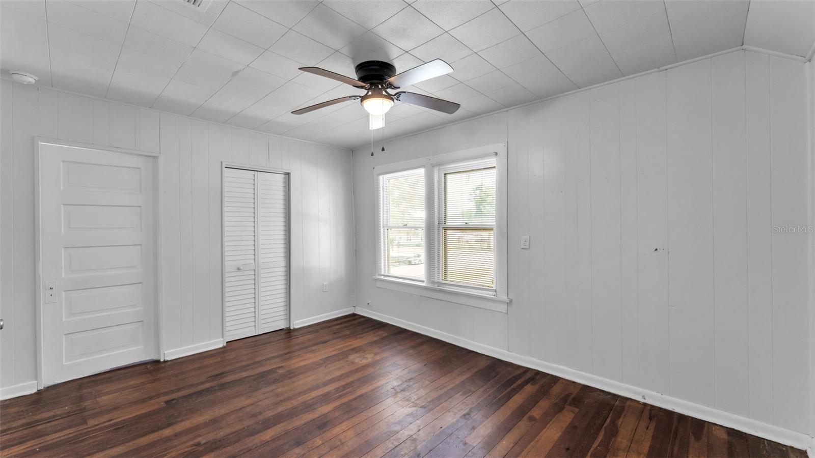 Image 20 of 39 For 355 Broadway Avenue