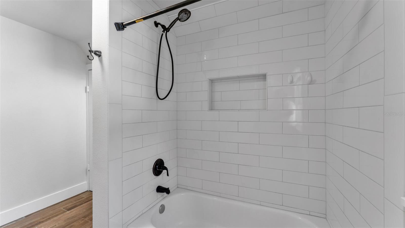 Image 22 of 39 For 355 Broadway Avenue