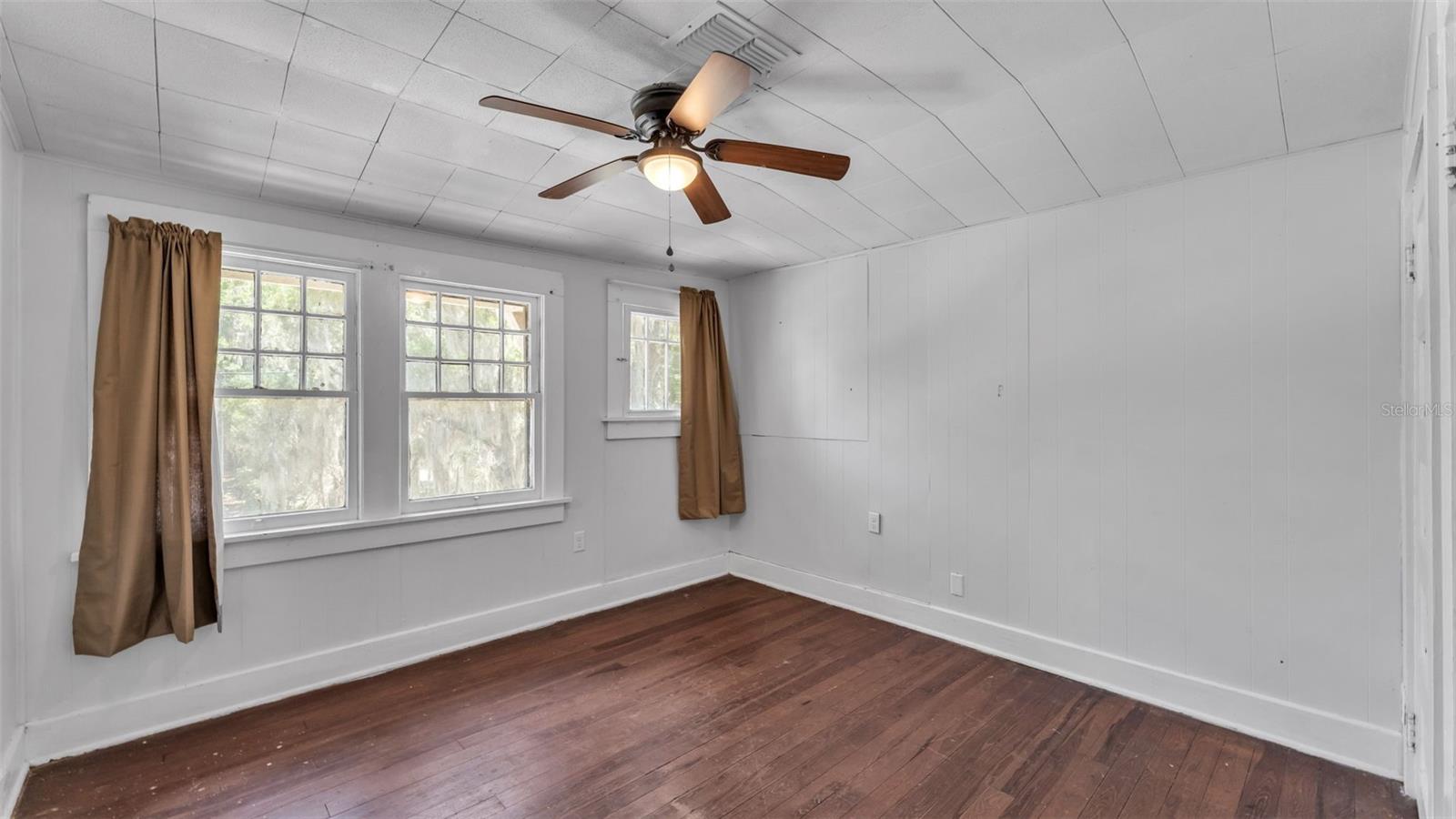 Image 23 of 39 For 355 Broadway Avenue