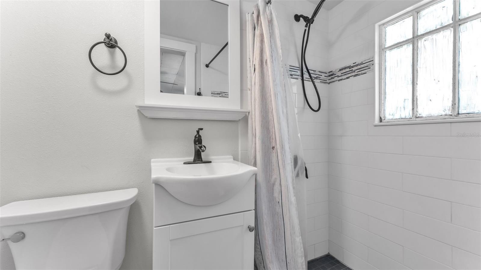 Image 26 of 39 For 355 Broadway Avenue