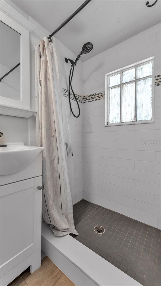 Image 27 of 39 For 355 Broadway Avenue