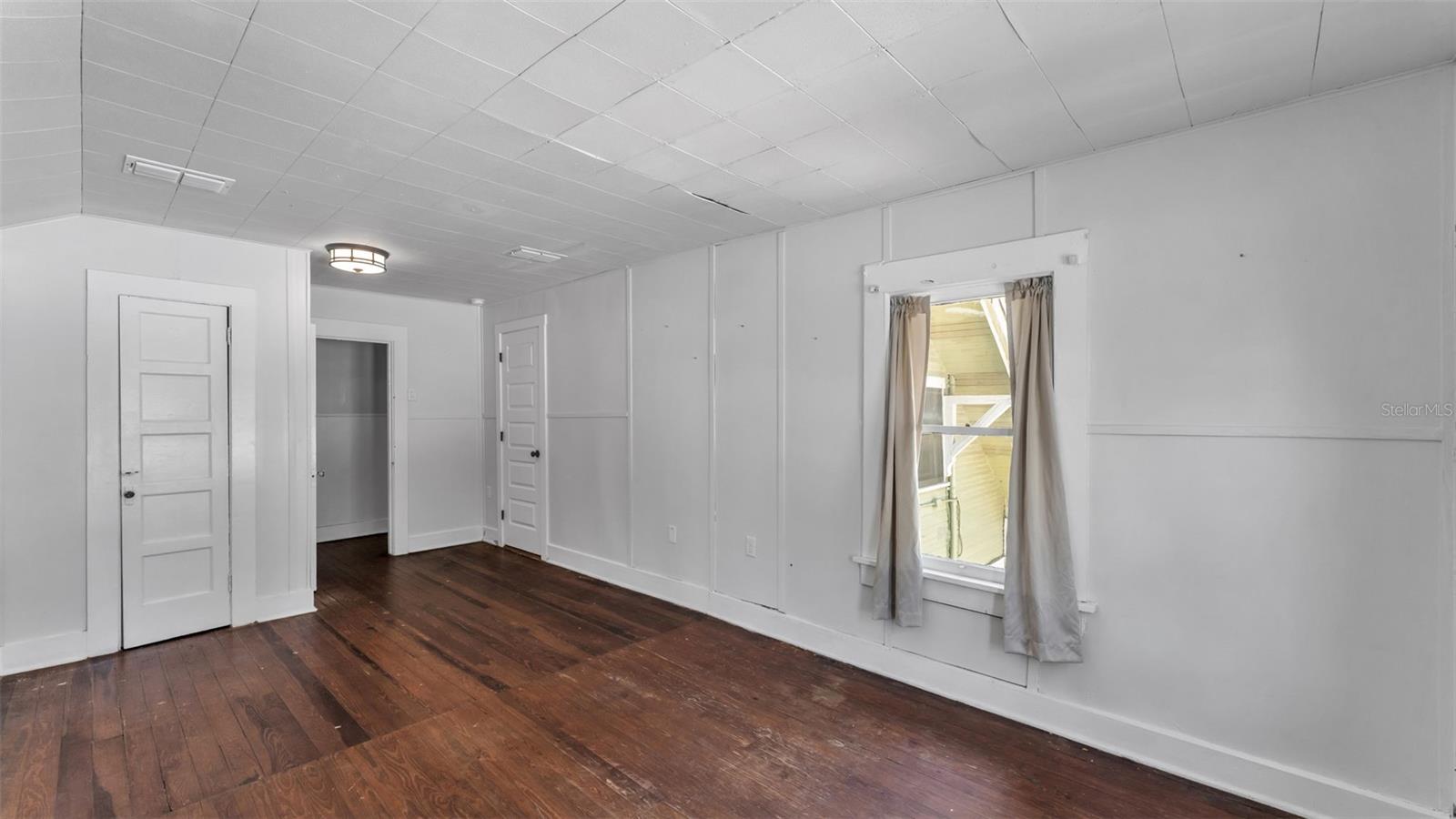 Image 29 of 39 For 355 Broadway Avenue