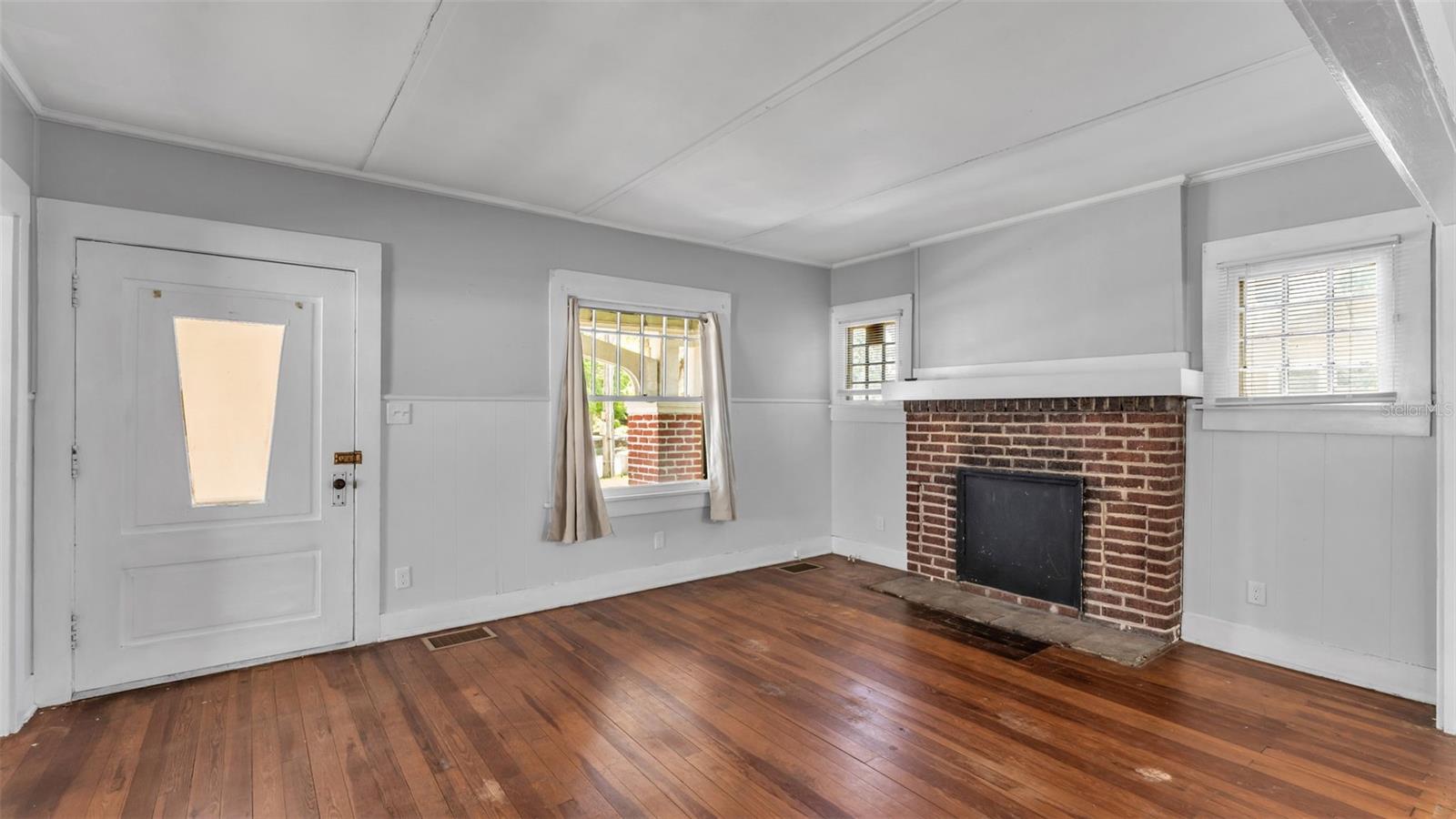 Image 6 of 39 For 355 Broadway Avenue