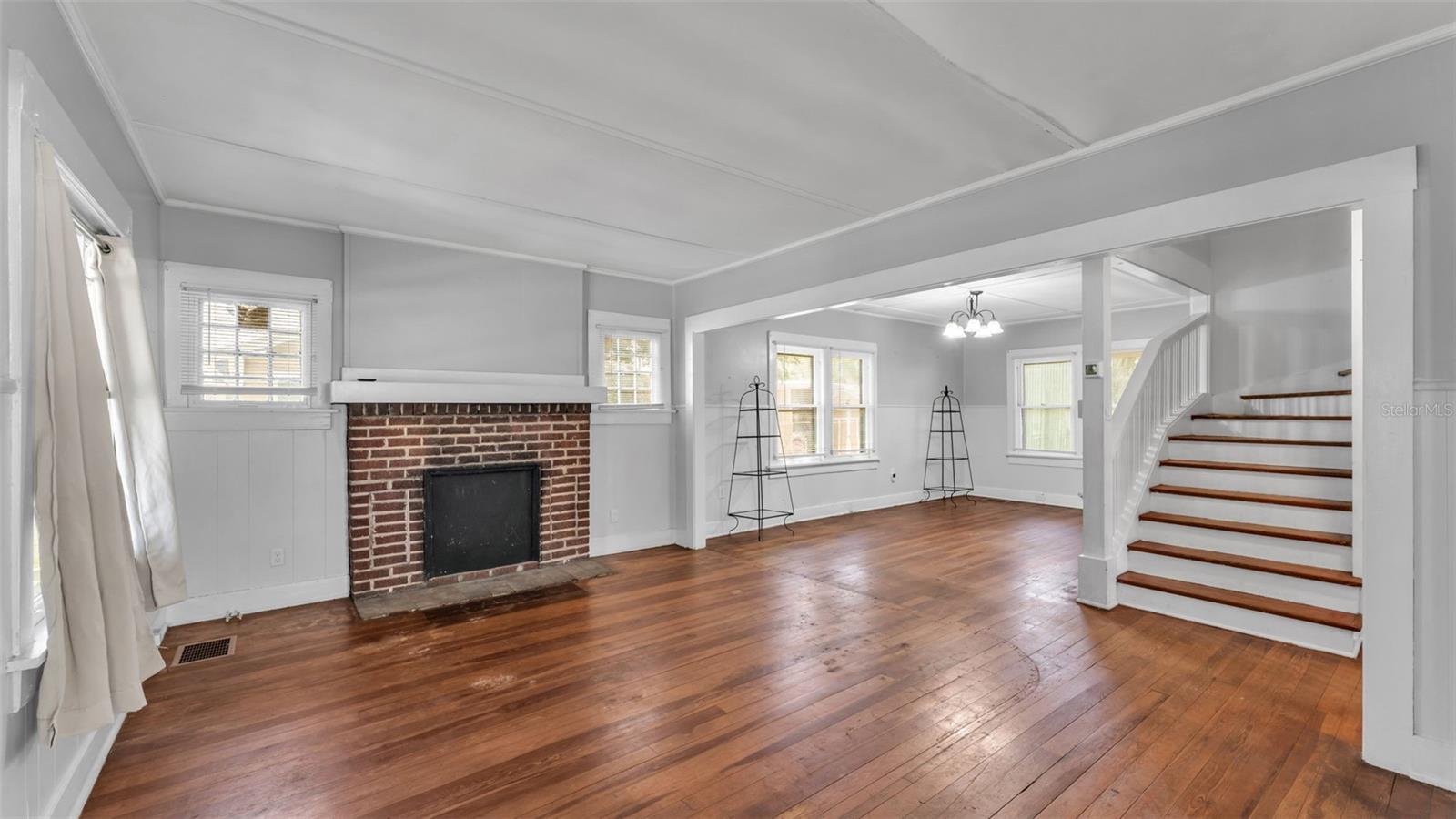 Image 7 of 39 For 355 Broadway Avenue