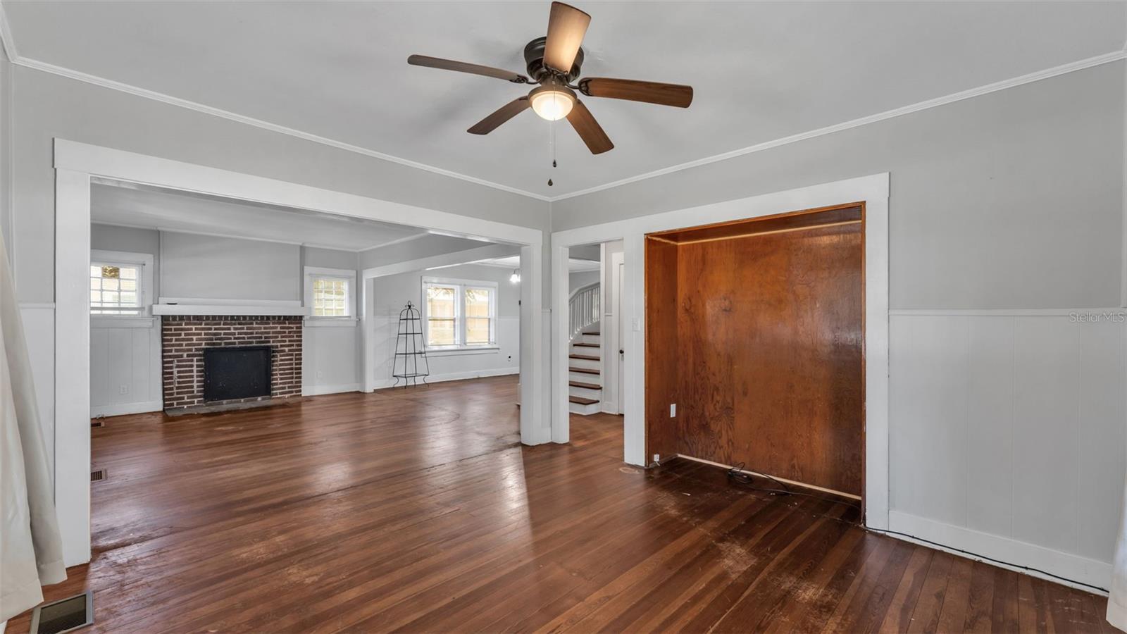 Image 8 of 39 For 355 Broadway Avenue