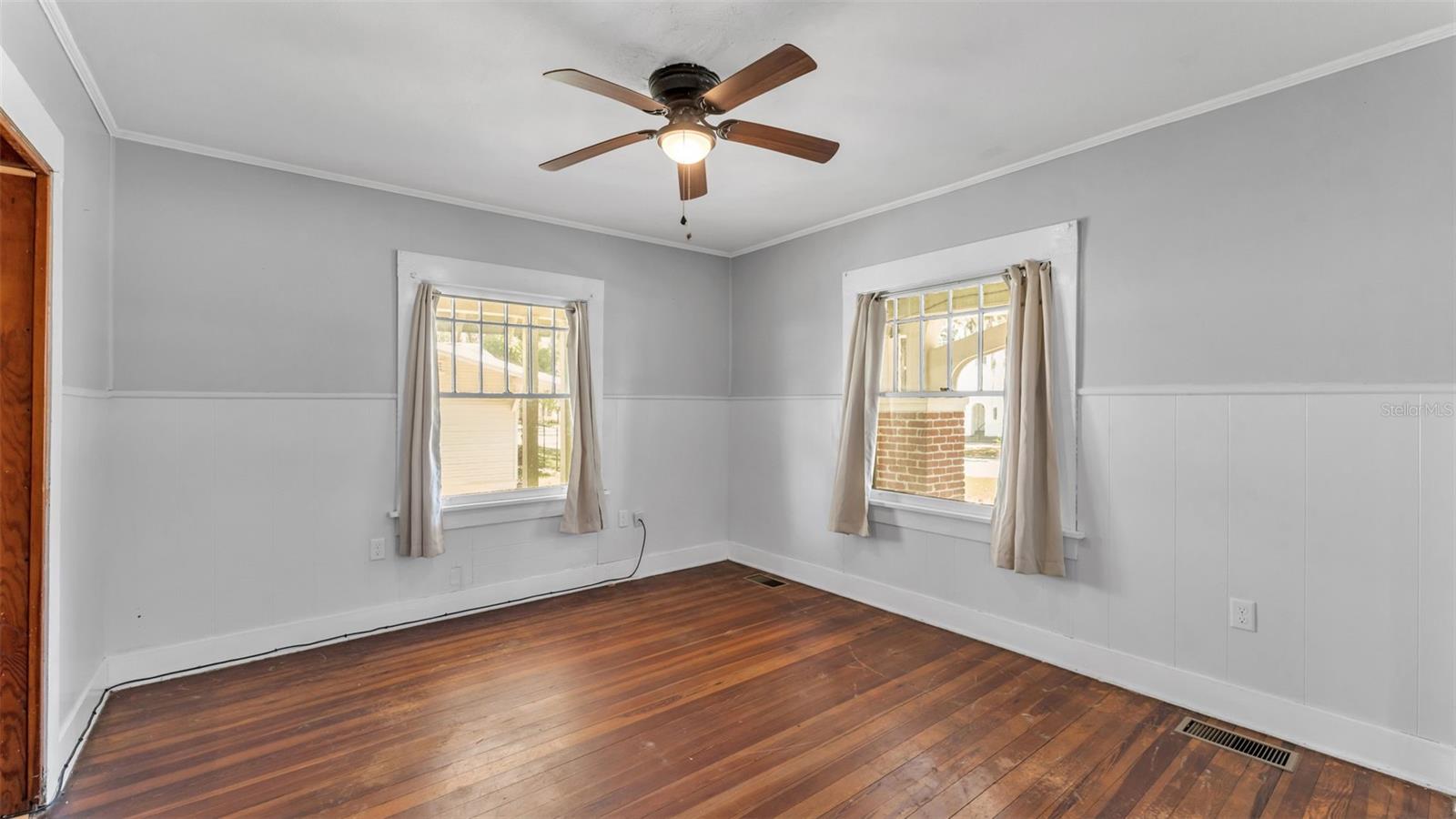 Image 9 of 39 For 355 Broadway Avenue