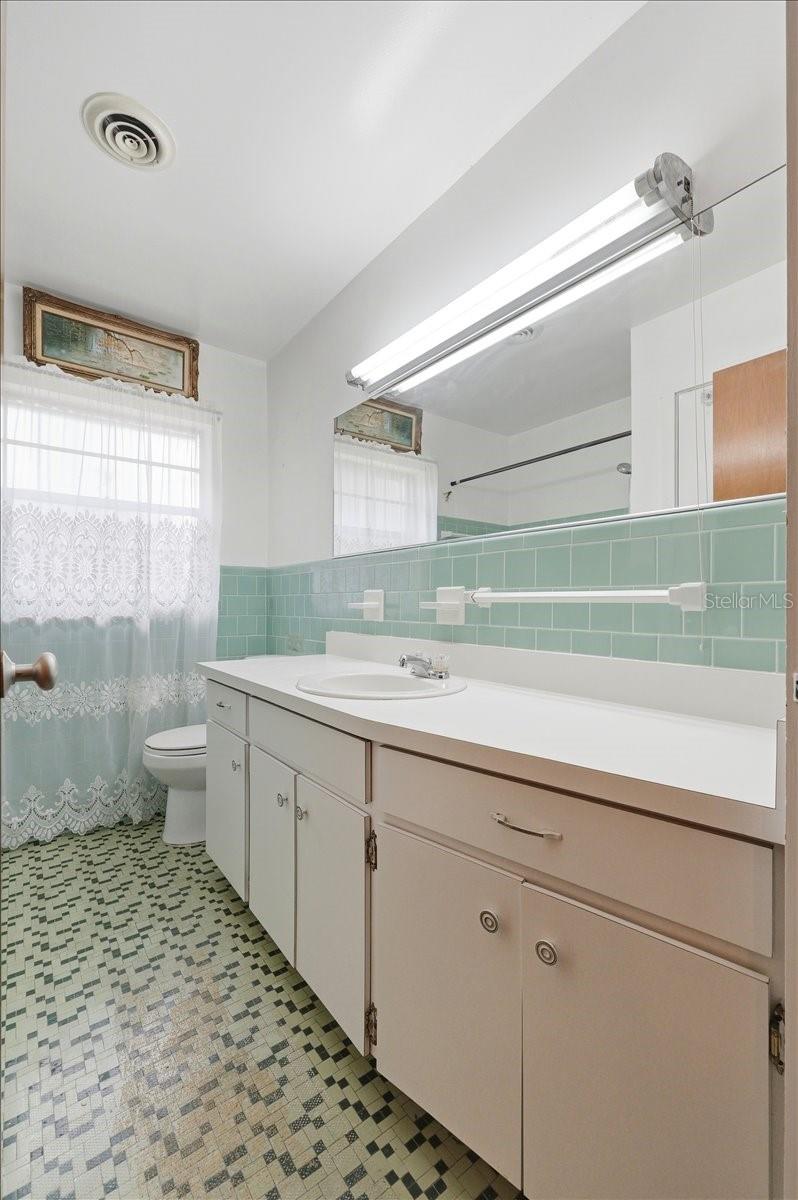 Image 19 of 35 For 1206 Lake Parker Drive