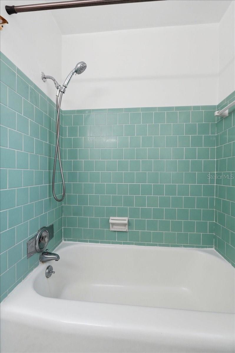 Image 20 of 35 For 1206 Lake Parker Drive