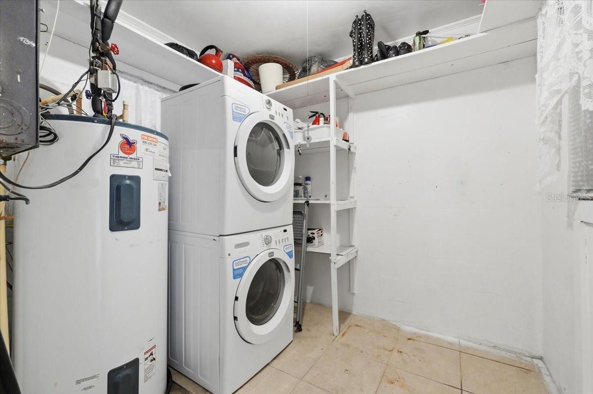 Image 21 of 35 For 1206 Lake Parker Drive