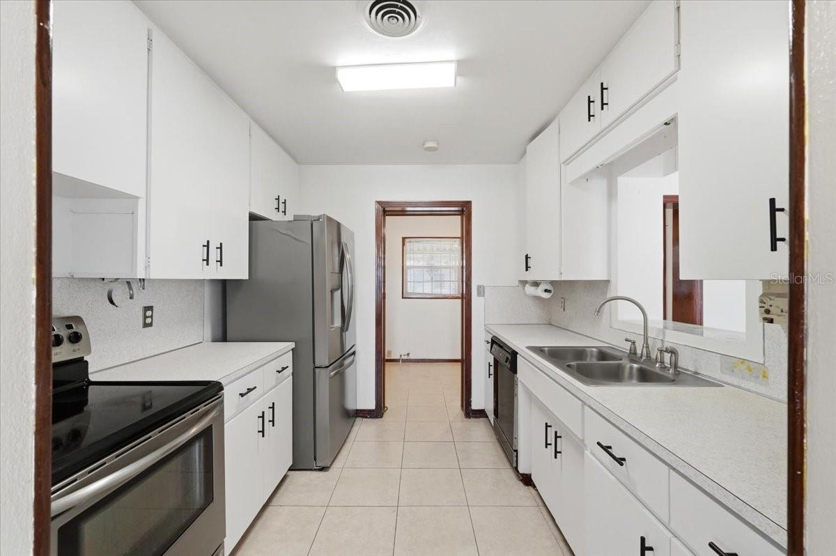 Image 9 of 35 For 1206 Lake Parker Drive