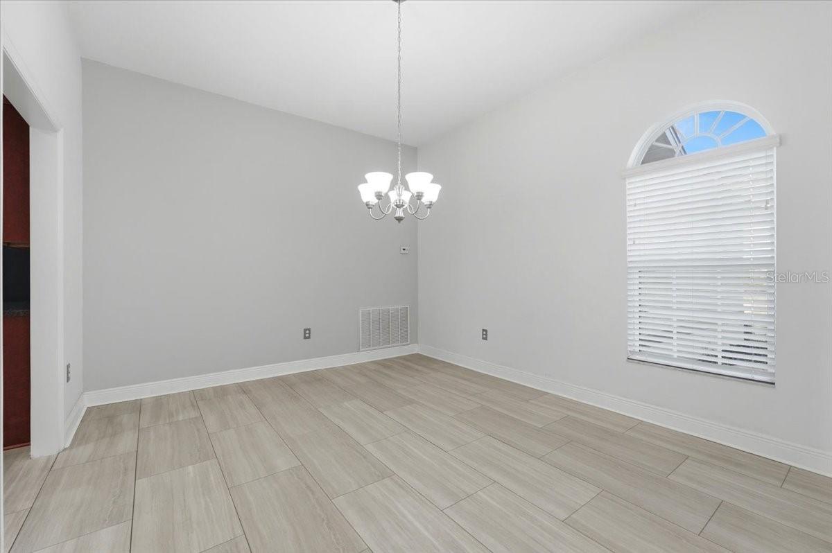 Image 19 of 48 For 1620 Doves View Circle