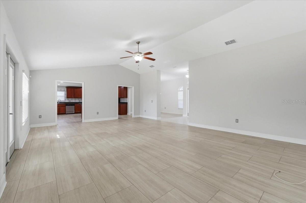 Image 8 of 48 For 1620 Doves View Circle