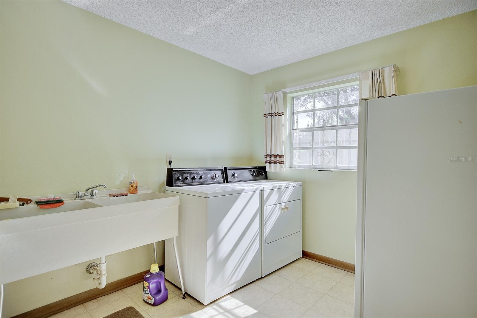 Image 39 of 47 For 1845 Hallam Drive