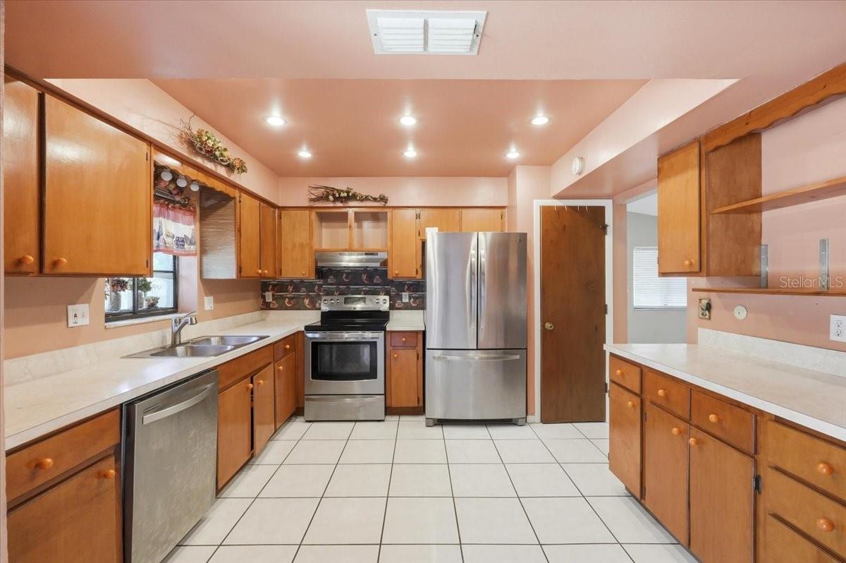 Image 11 of 33 For 842 Rockingham Road