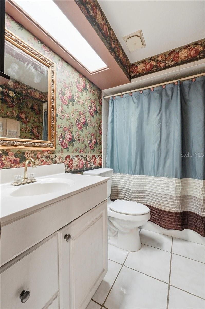 Image 17 of 33 For 842 Rockingham Road