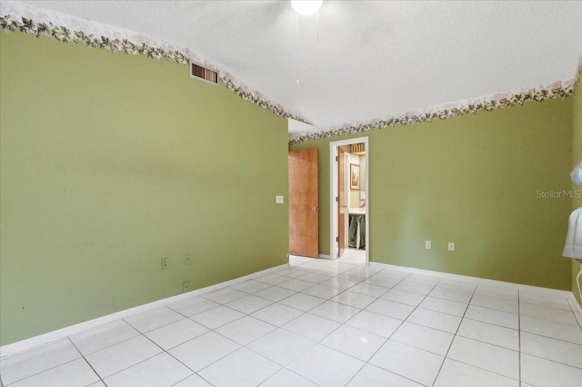 Image 21 of 33 For 842 Rockingham Road