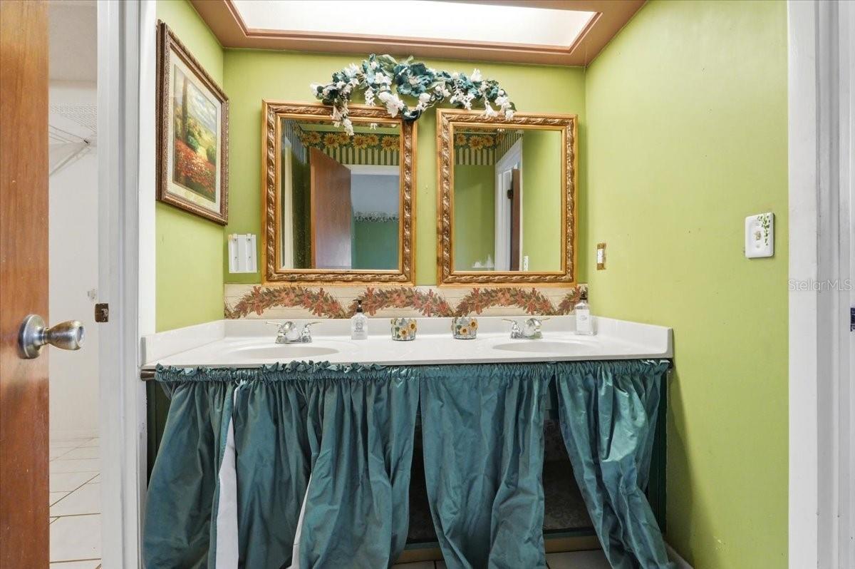 Image 22 of 33 For 842 Rockingham Road