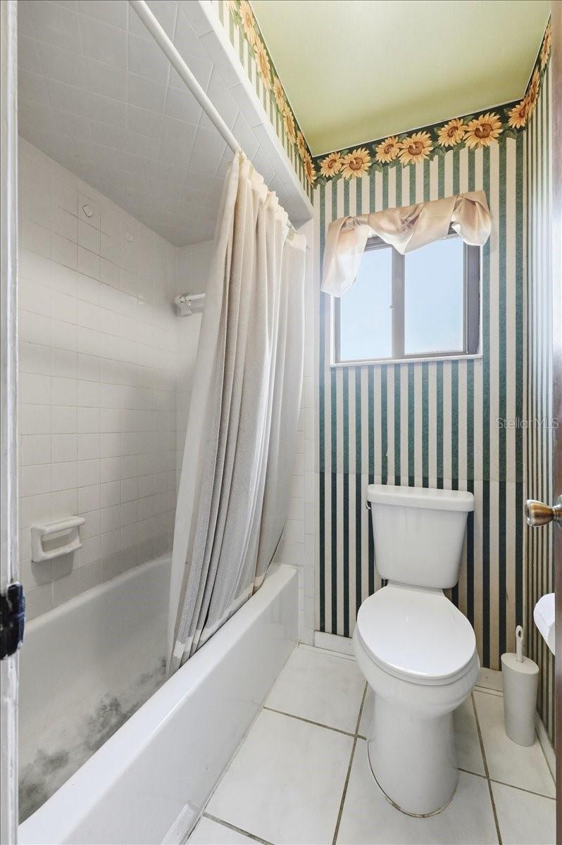 Image 23 of 33 For 842 Rockingham Road