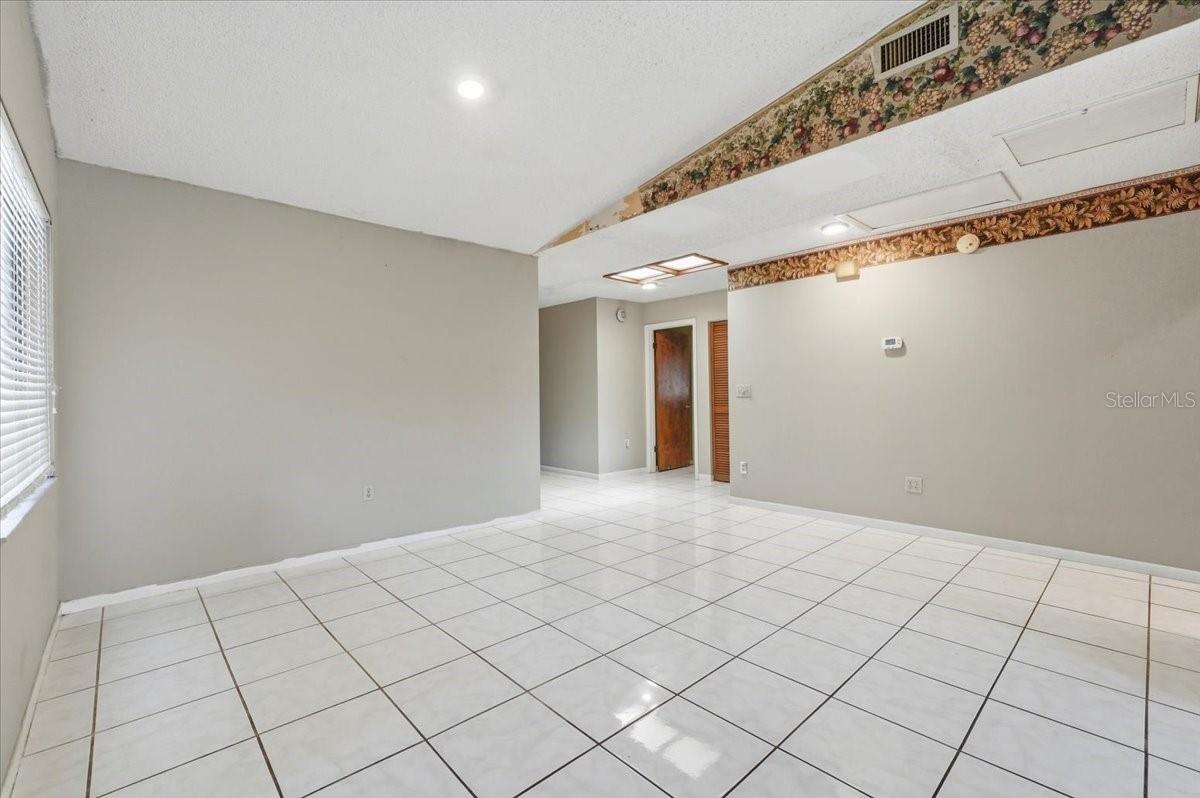 Image 9 of 33 For 842 Rockingham Road