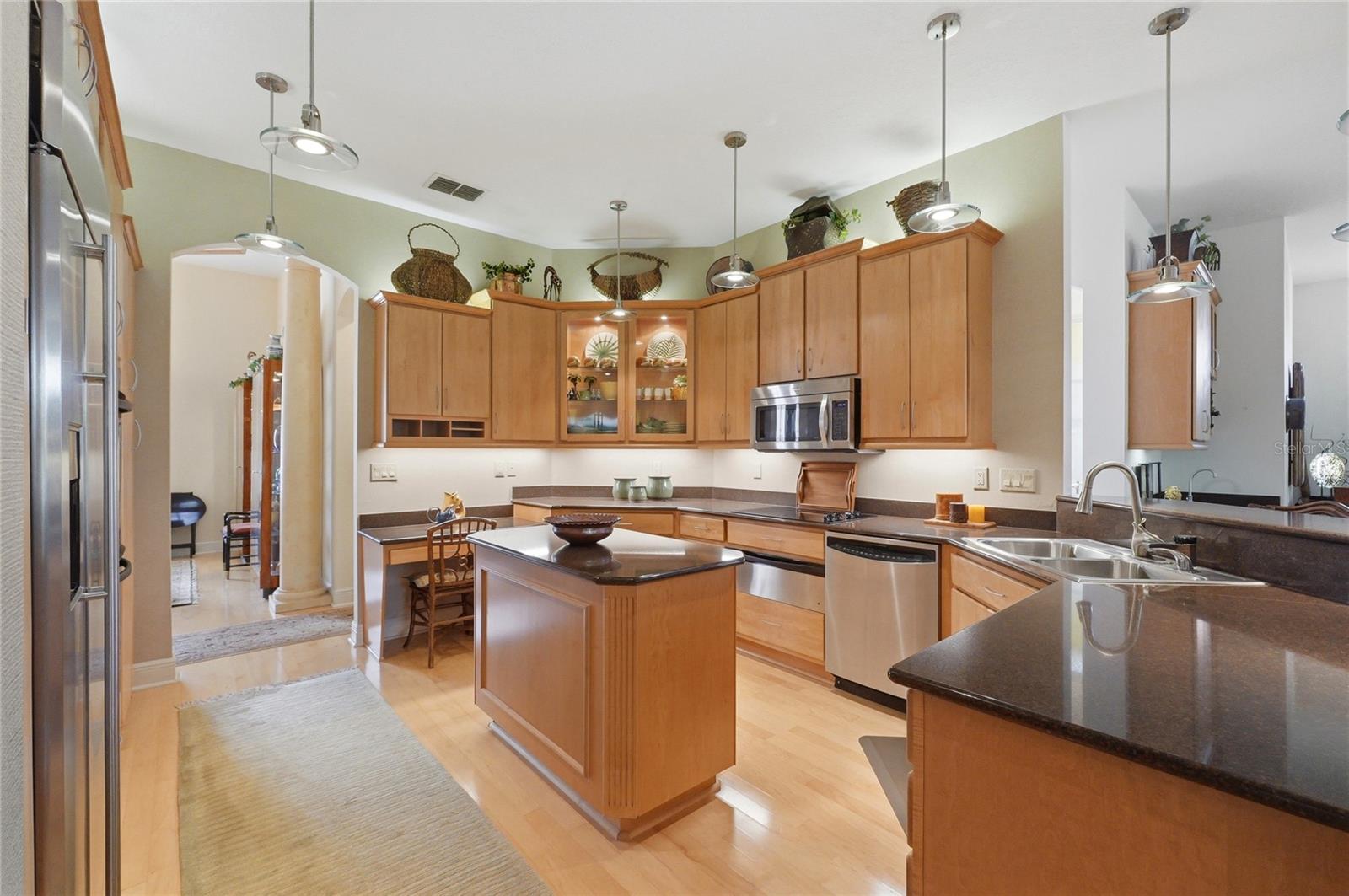 Image 19 of 72 For 523 Greenway Drive