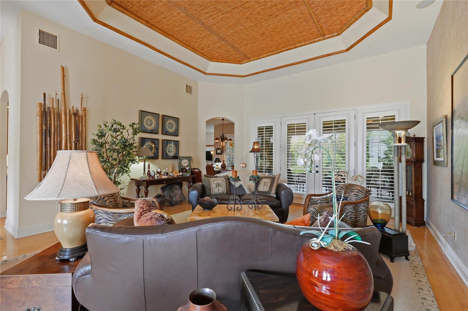 Image 8 of 72 For 523 Greenway Drive