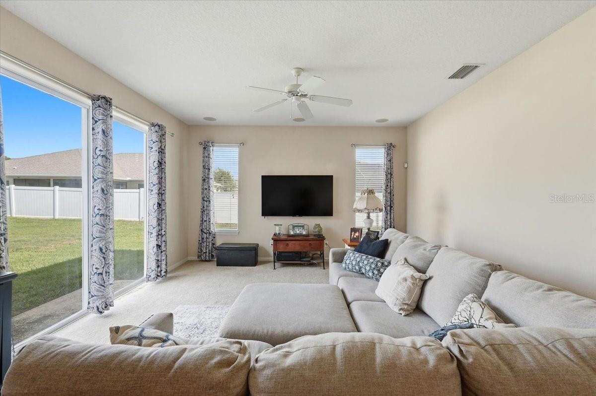 Image 16 of 70 For 445 Amethyst Avenue