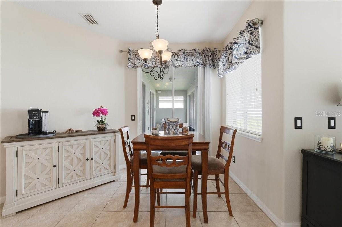 Image 20 of 70 For 445 Amethyst Avenue