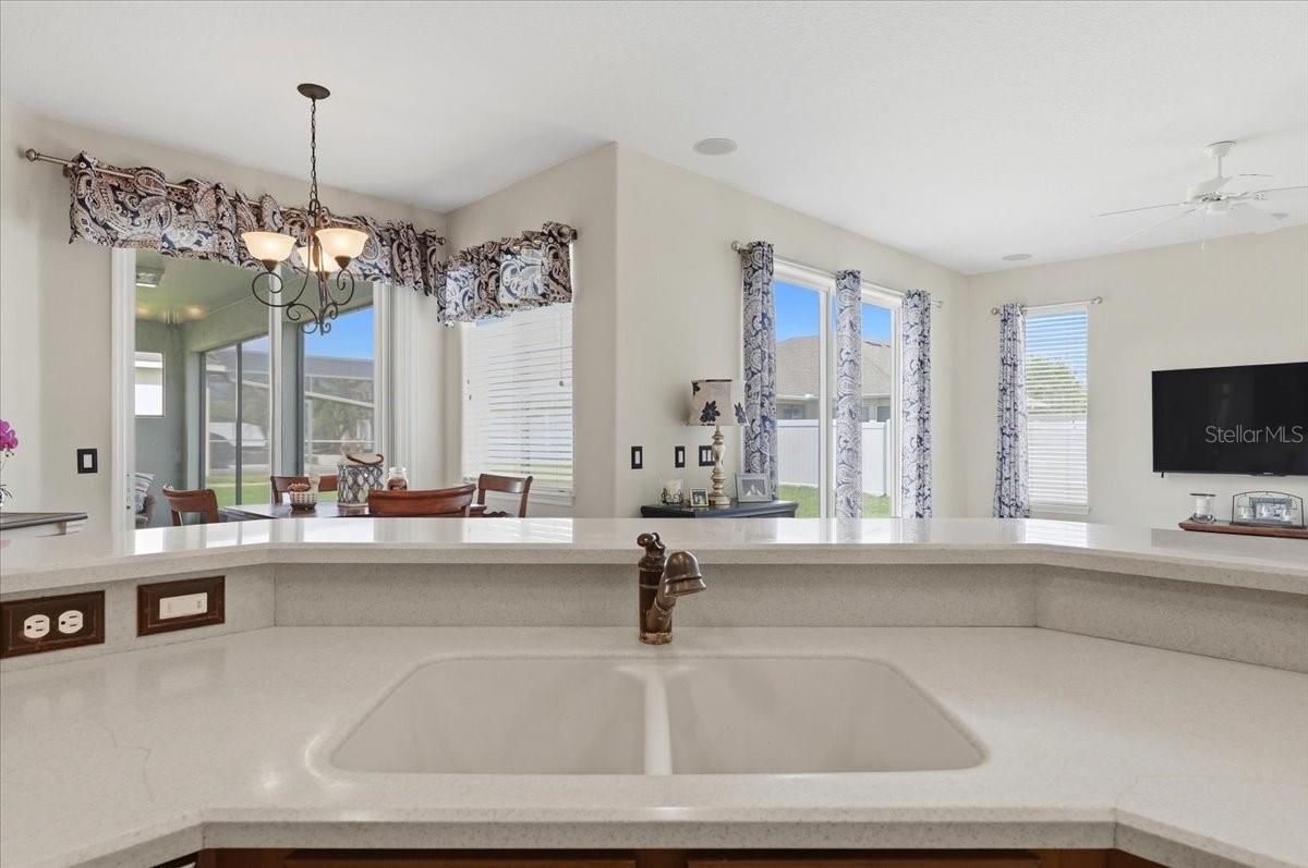 Image 23 of 70 For 445 Amethyst Avenue