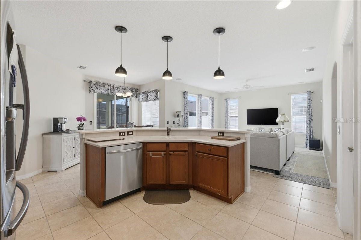 Image 25 of 70 For 445 Amethyst Avenue