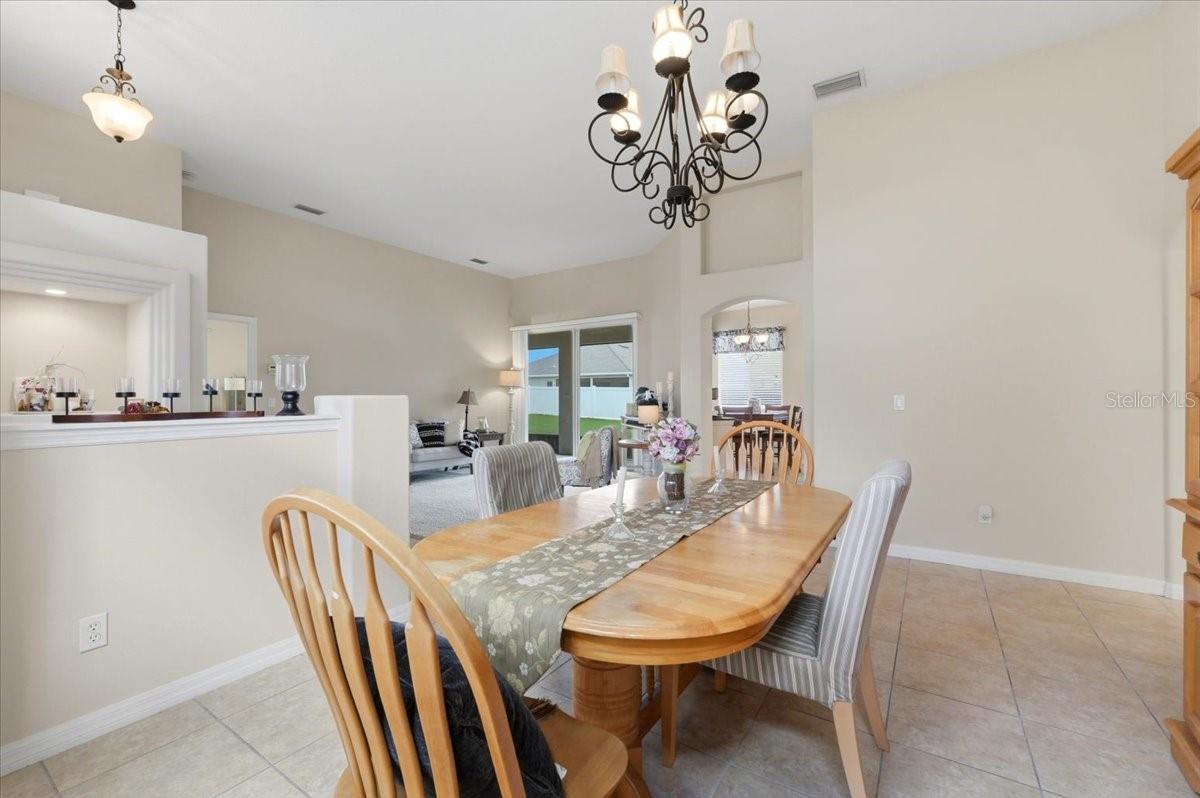 Image 29 of 70 For 445 Amethyst Avenue