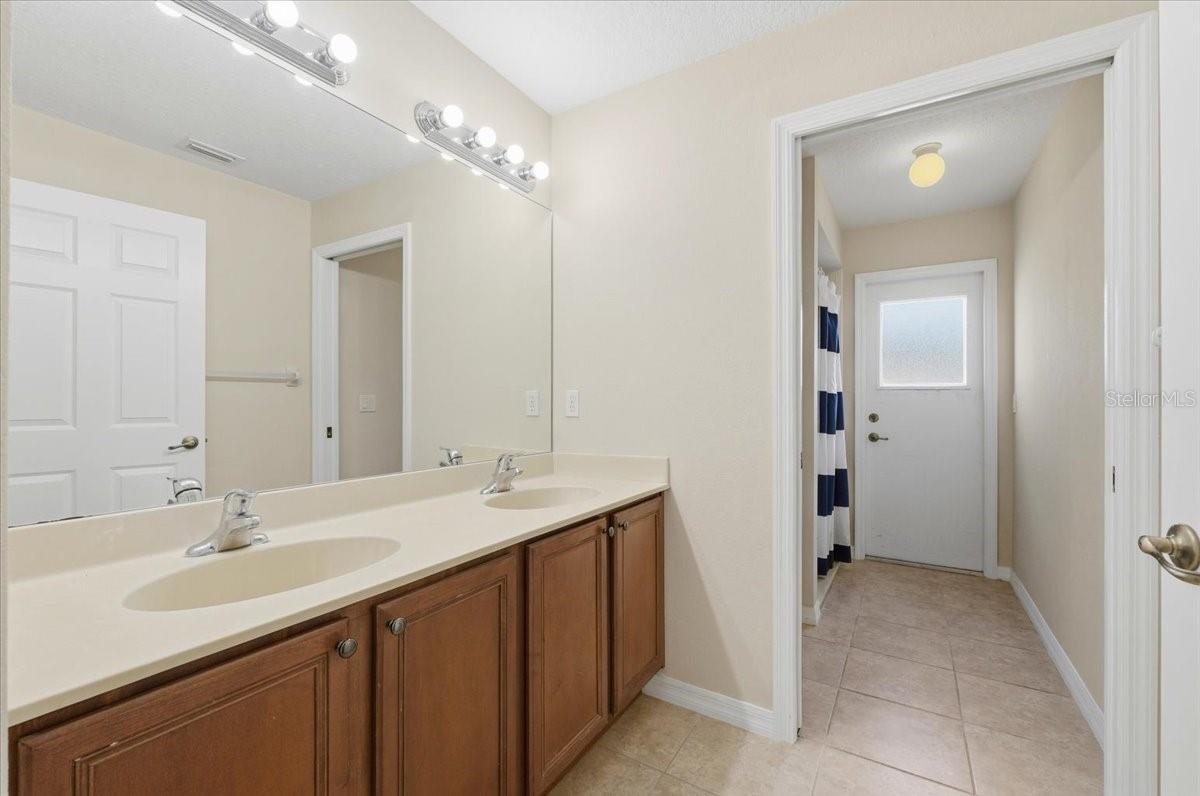 Image 39 of 70 For 445 Amethyst Avenue